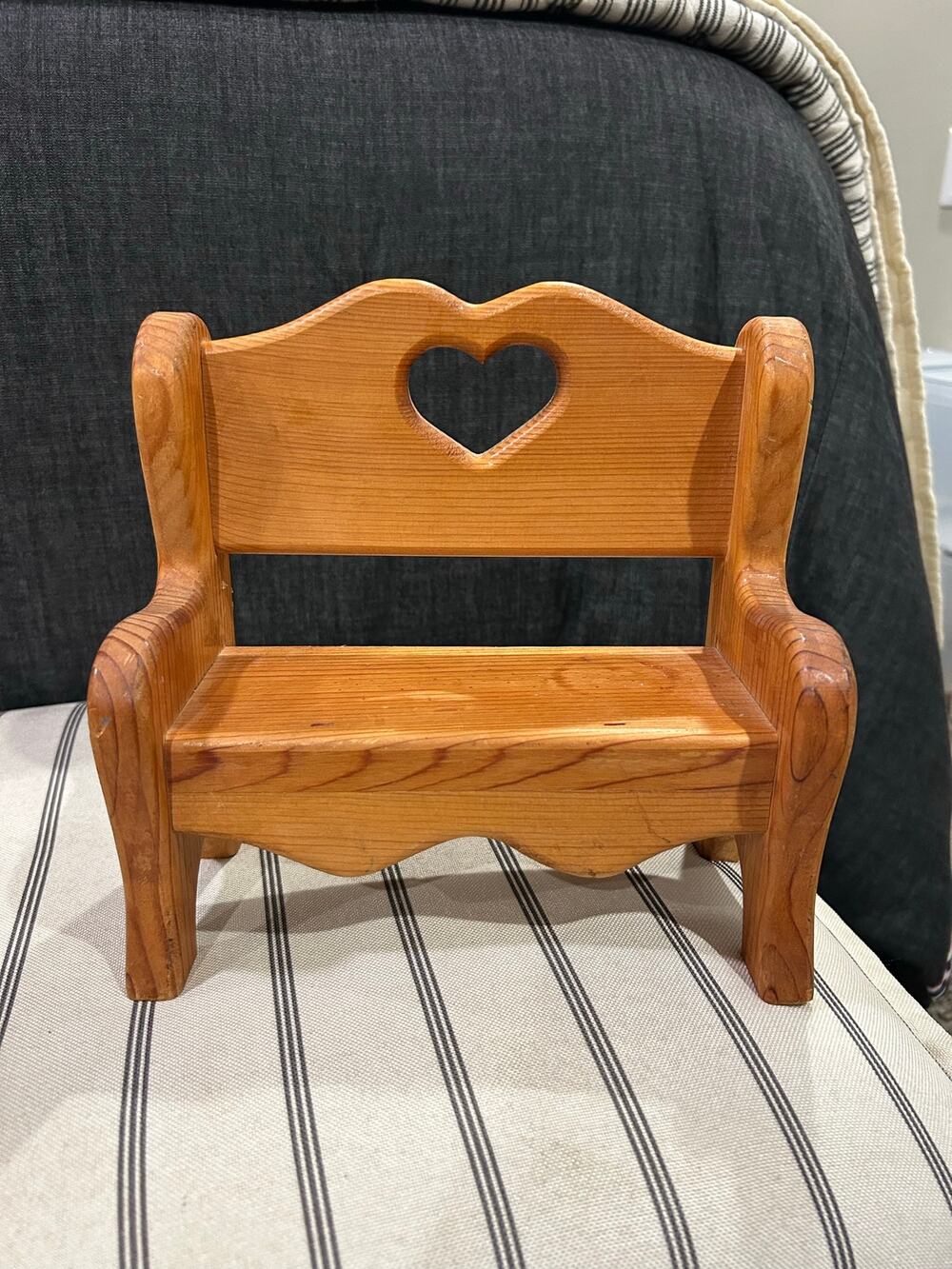 Small Wooden Heart Bench- Multiple ways to use
Vintage - Heart Decor